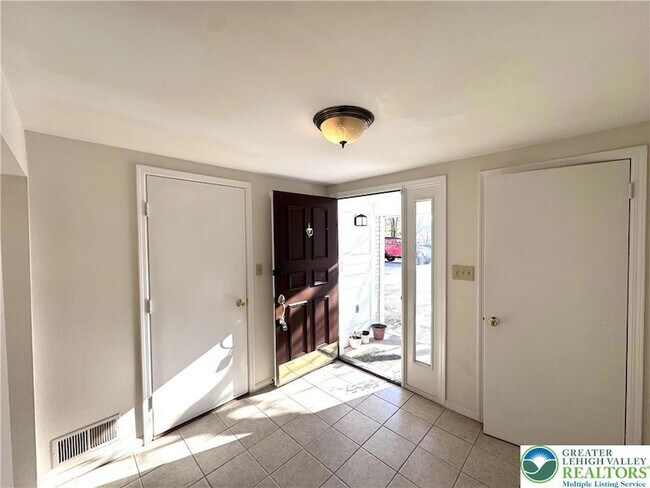 Foto del edificio - 8315 Countryside Ln