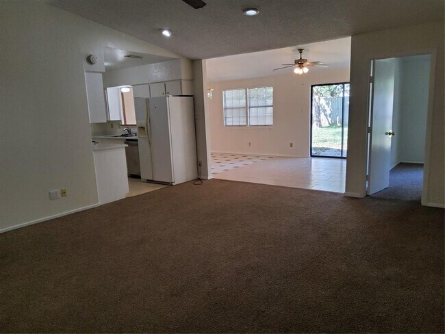 Building Photo - 451 Azalea Ln