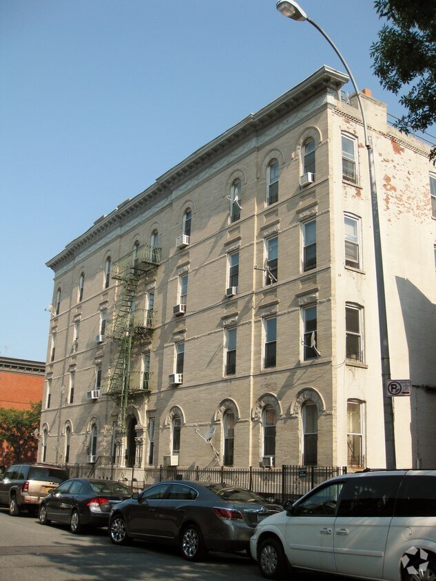 Building Photo - 255 Van Buren St