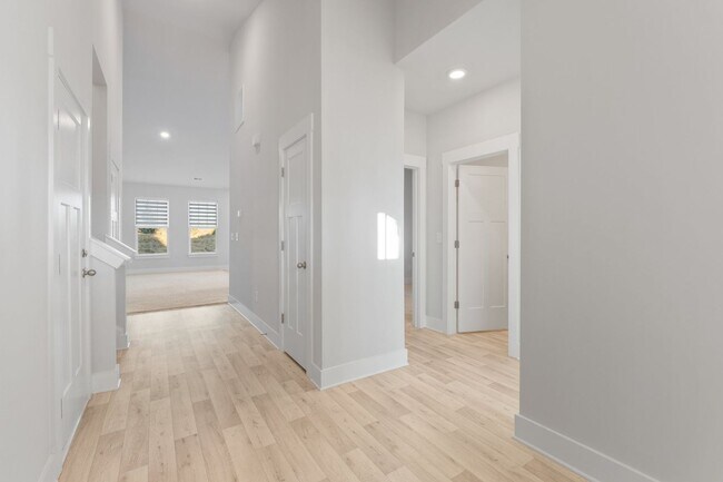 Building Photo - Beautiful 4 Bedroom Home