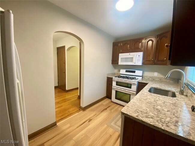 Foto del edificio - 1093 N Main St