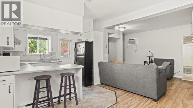 Building Photo - 1374 Pelissier St