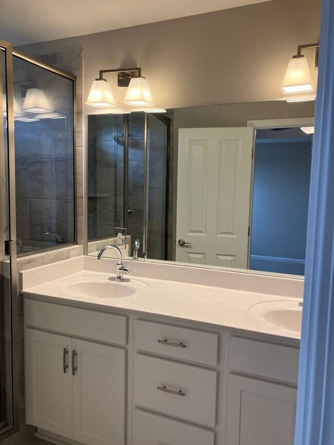 Building Photo - Beautiful Condo in sought after Arden Vill...