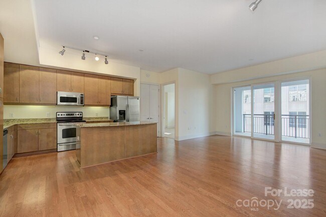 Foto del edificio - 4625 Piedmont Row Dr