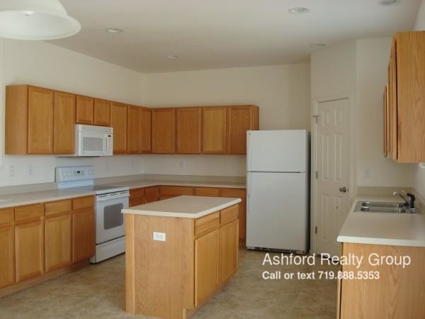 Building Photo - 6746 Fowler Dr