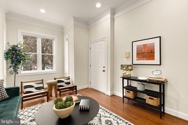 Foto del edificio - 1512 Park Rd NW