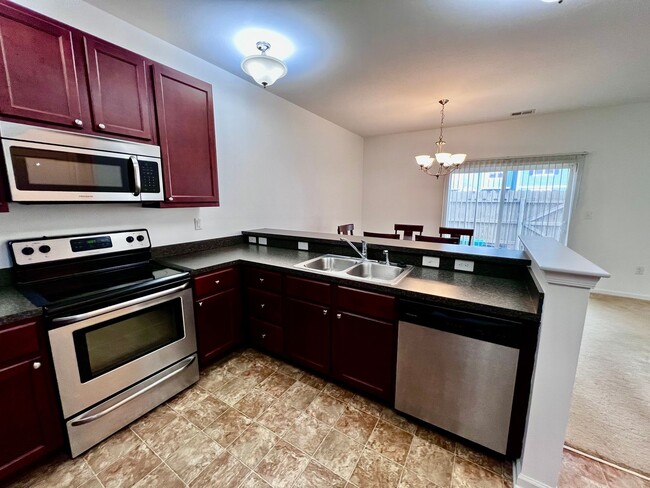 Foto del edificio - 3 Bedroom Condo in Western Branch