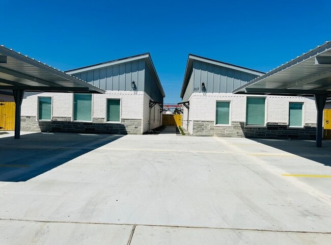 Building Photo - 1618 Playa Dr