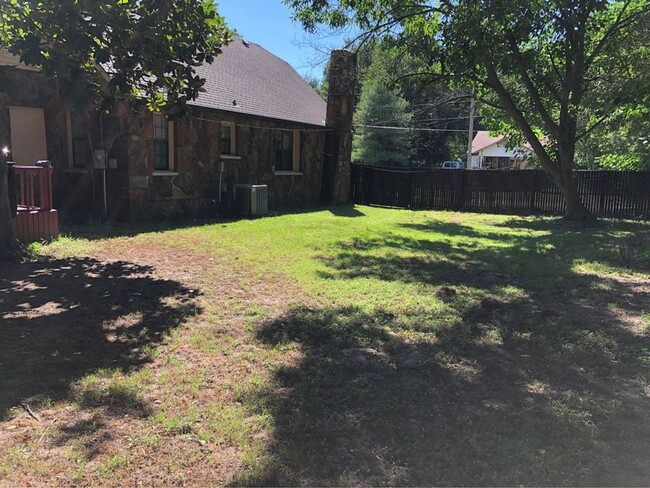 Building Photo - Charming 3-Bedroom Home in Desirable Tulsa...