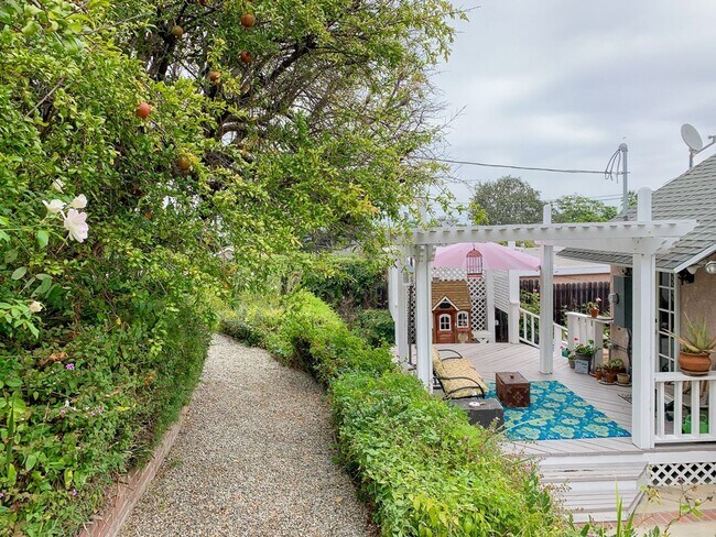 Building Photo - Beautiful 3 bed 1 bath house