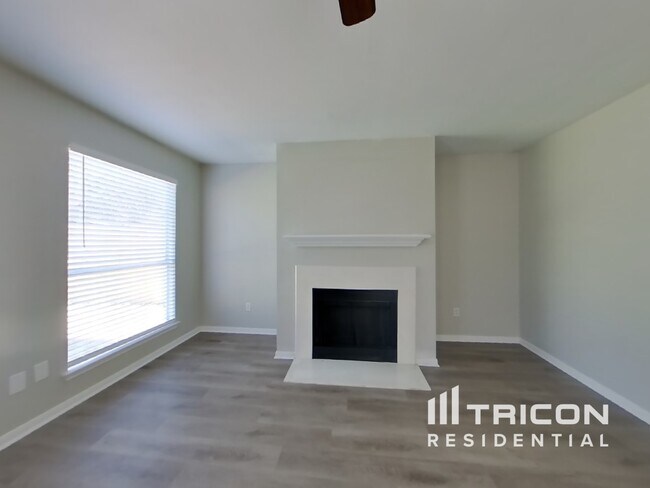 Foto del edificio - 3607 Lakeaires Ln