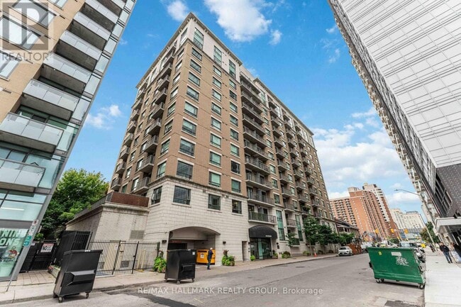 Building Photo - 200 Besserer St