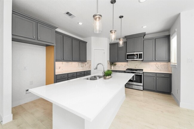 Building Photo - 18823 River Overlook Ct