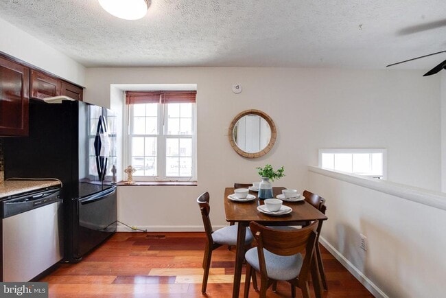Building Photo - 8522 Pine Run Ct