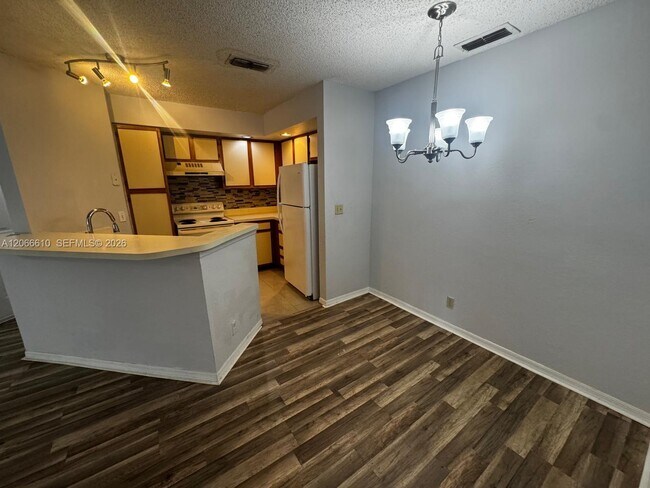 Building Photo - 3360 Pinewalk Dr N