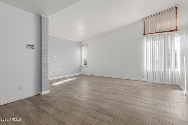 Foto del edificio - 1622 E Campbell Ave