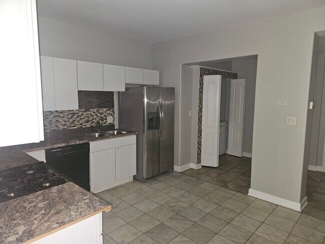 Building Photo - 1922 W 47th St