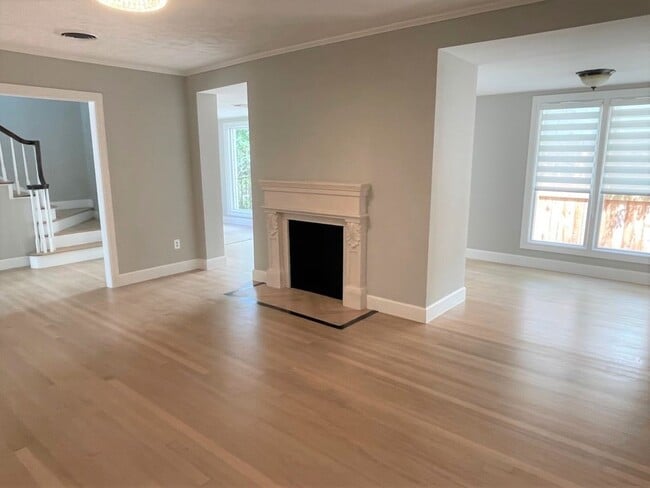 Building Photo - 3605 Plumb St