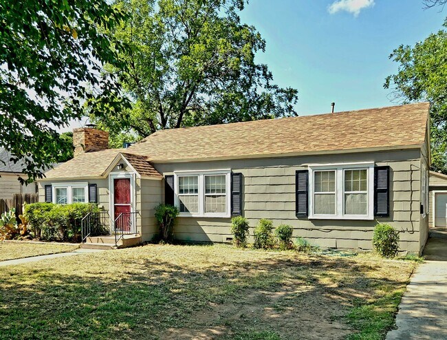 Building Photo - Cute 2 Bedroom Home in Heart Of Lubbock