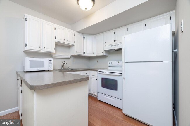 Building Photo - 24 E Green Valley Cir