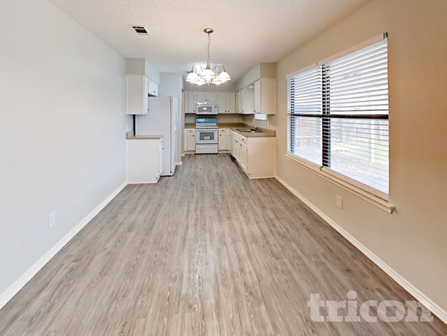 Foto del edificio - 521 Clover Dr