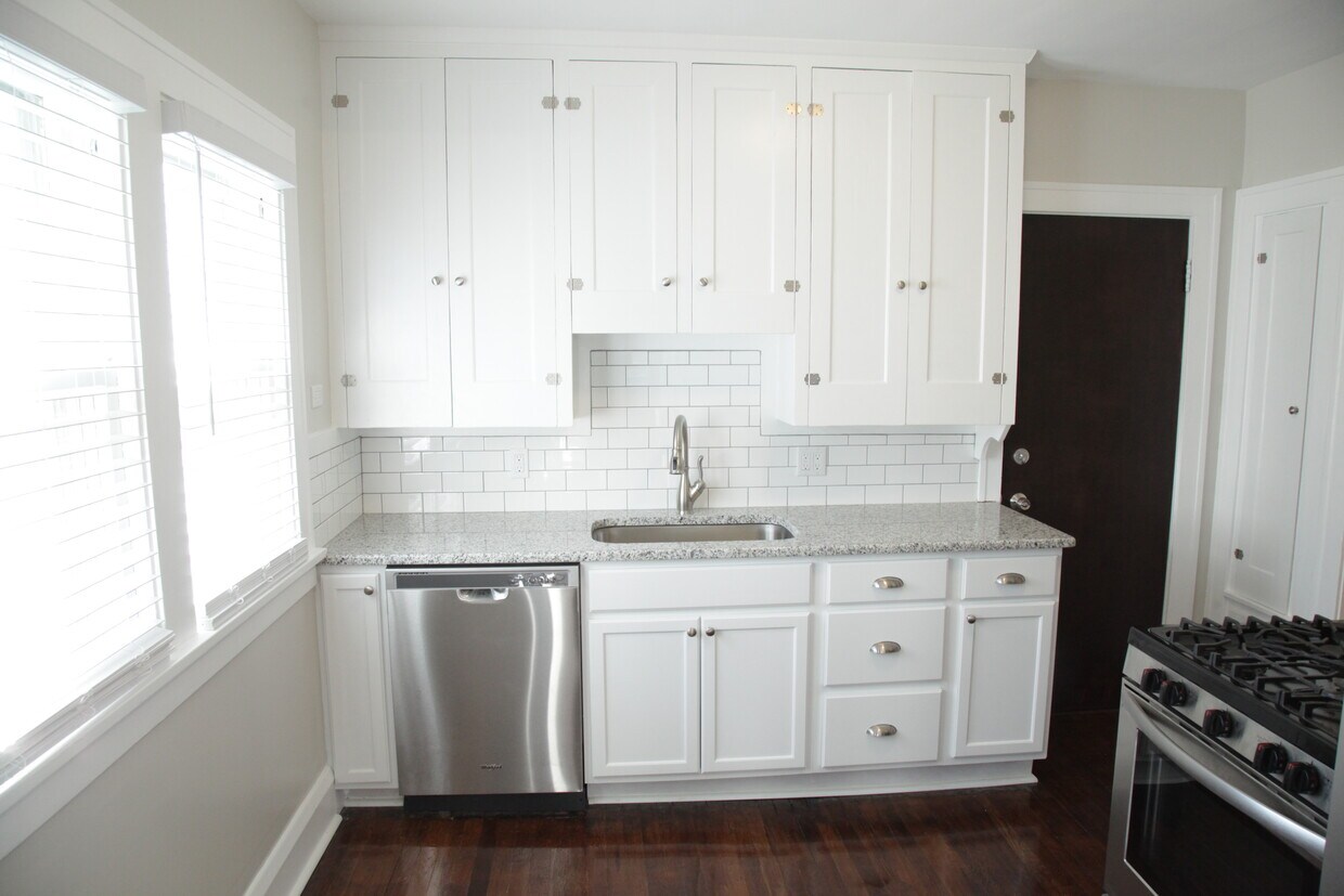 Newly renovated kitchen with granite countertop and a 9" stainless steel sink - 1634 Larchmont Ave