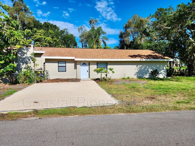 146 18th St NW, Ruskin, FL 33570 Condo for Rent in Ruskin, FL