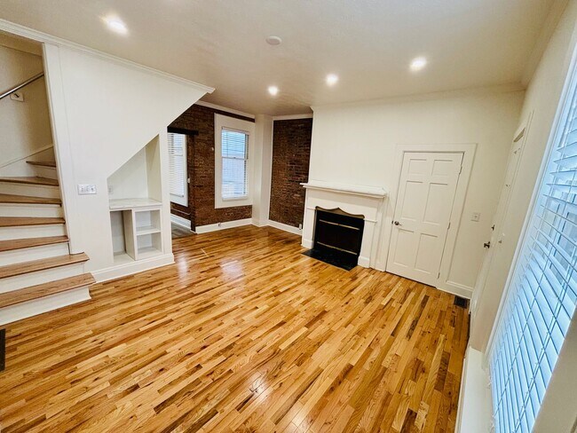 Building Photo - 1 bedroom brick cottage