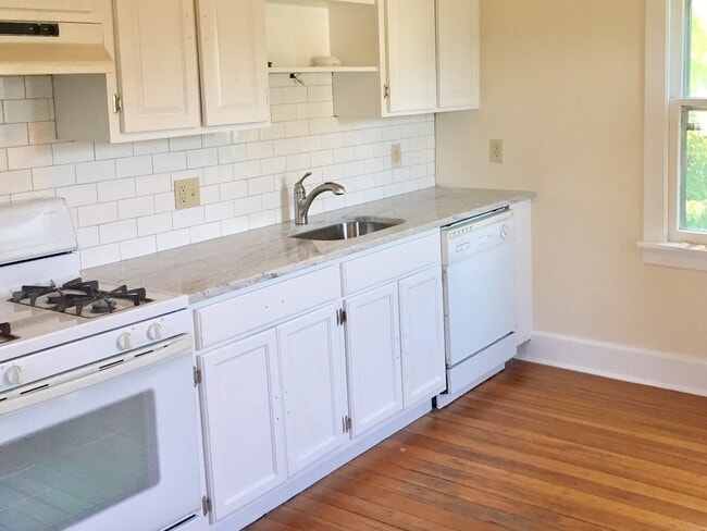 Building Photo - 402 Lippincott Ave