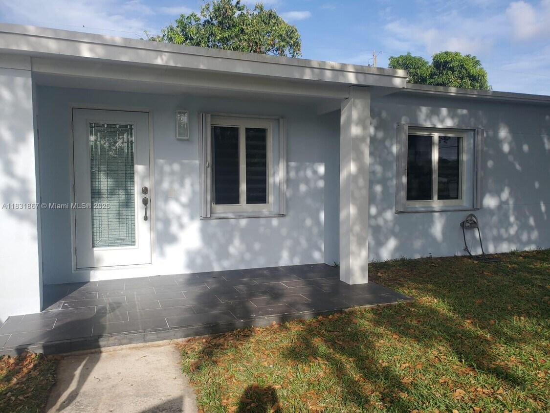 Primary Photo - 14781 Pierce St