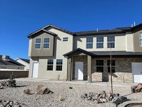 Building Photo - 498 1225 N