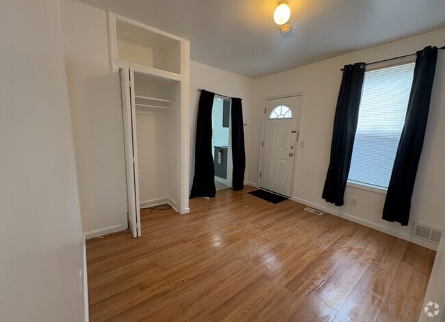 Building Photo - 537 Schiller Ave