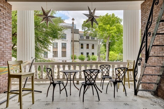 Building Photo - Fountain Plaza Fitzgerald