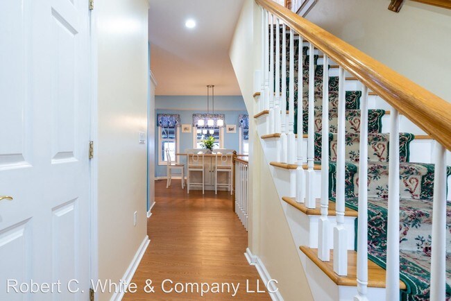 Building Photo - 4 br, 3.5 bath House - 8 Horseshoe Hill Road