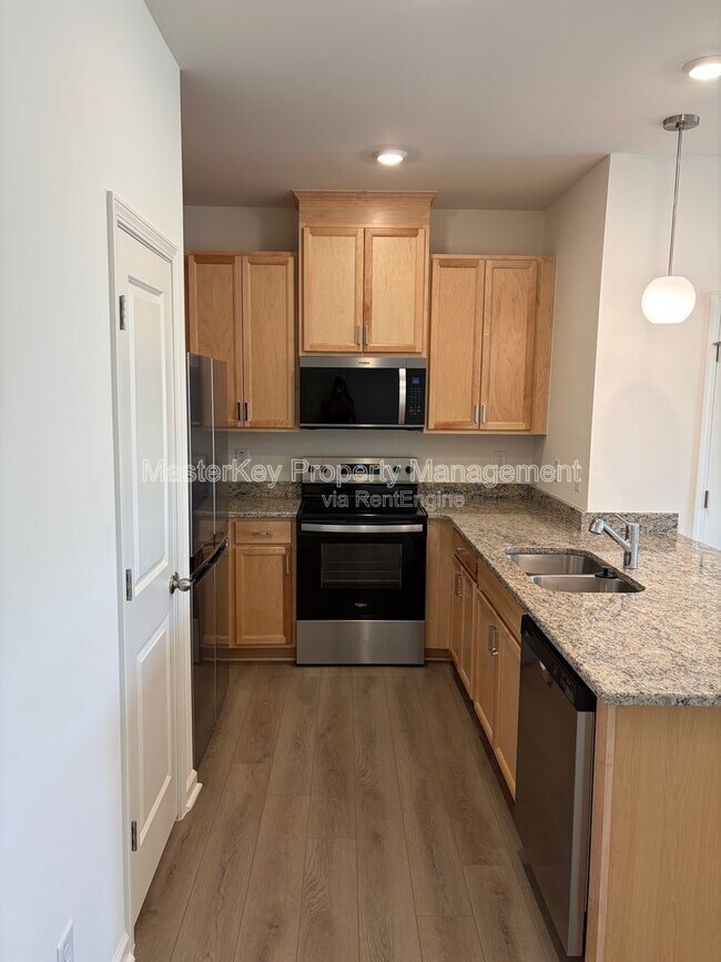 Building Photo - 10636 Brookside Reserve Rd