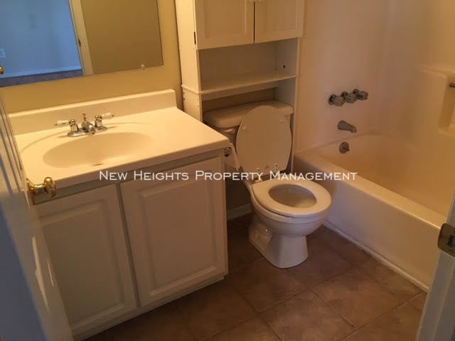 Building Photo - 1061 Planters Pl