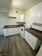 Building Photo - 1711 Santa Paula Dr