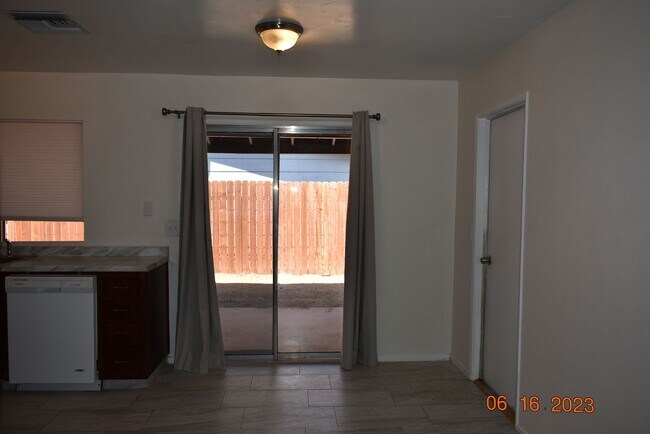 Foto del edificio - 219 Panamint Ave