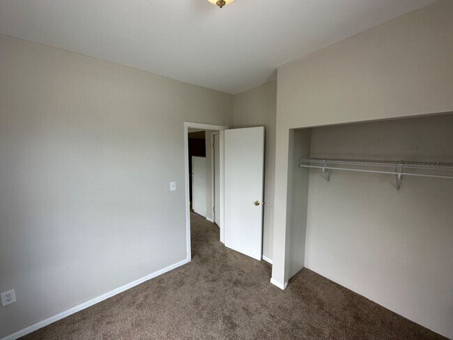 Foto del edificio - 7042 W Greenfield Ave