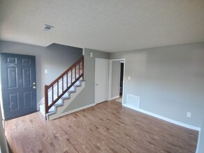 Building Photo - 29 Fonda Dr