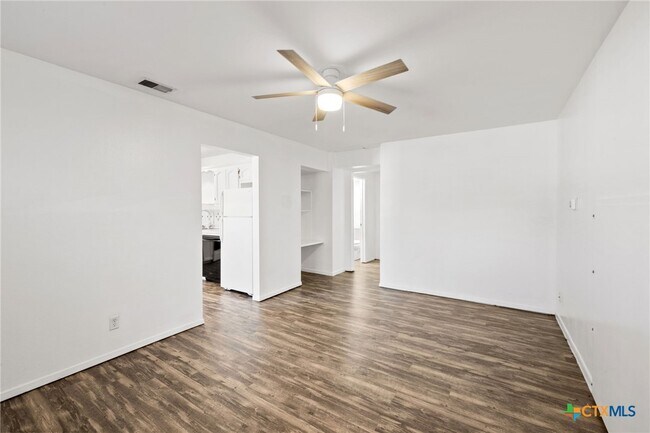 Foto del edificio - 322 Oakwood Loop