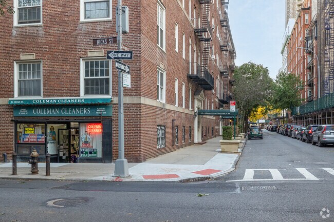 Vista alternativa del edificio - 55 Pineapple St