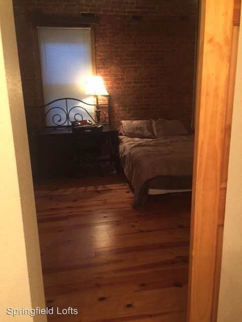 Foto del edificio - 1010 E Elm St