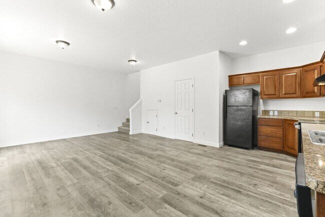 Foto del edificio - 3745-3749 SE 127th Place