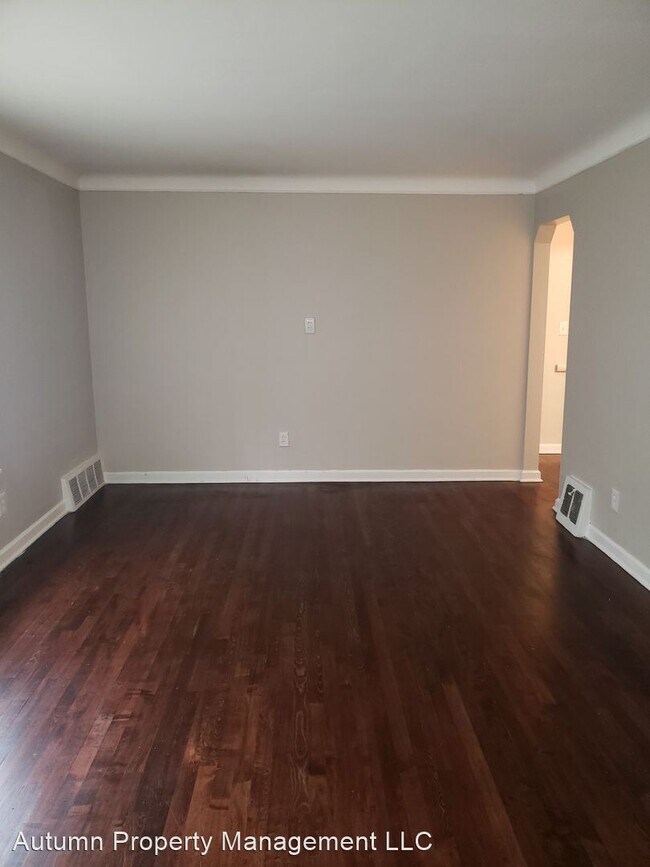 Foto del edificio - 3 br, 1.5 bath House - 22412 Schroeder Ave