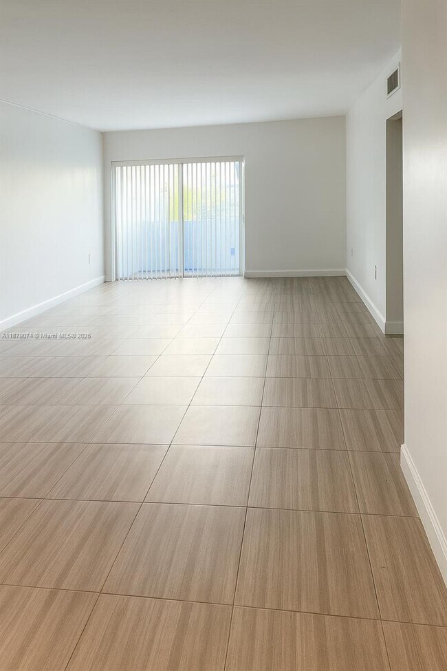 Foto del edificio - 400 Kings Point Dr
