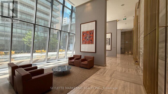 Photo du bâtiment - 50A-650 Charles St E