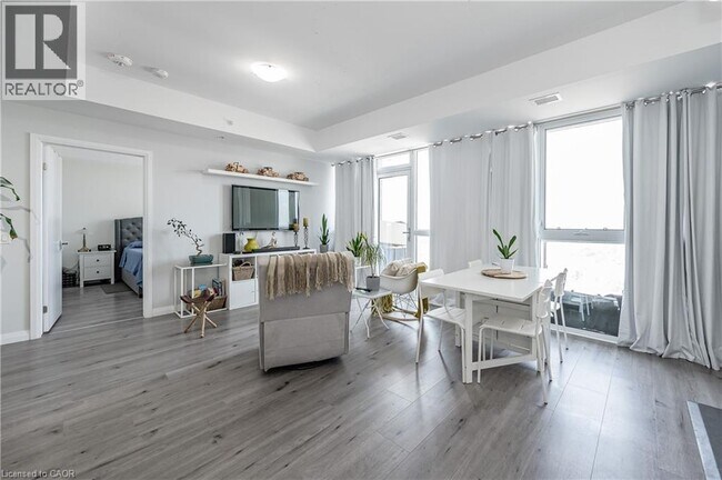 Photo du bâtiment - 60 Charles St W