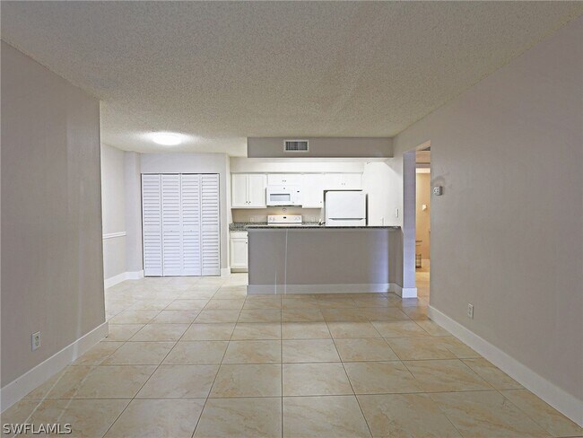 Building Photo - 5321 Summerlin Rd