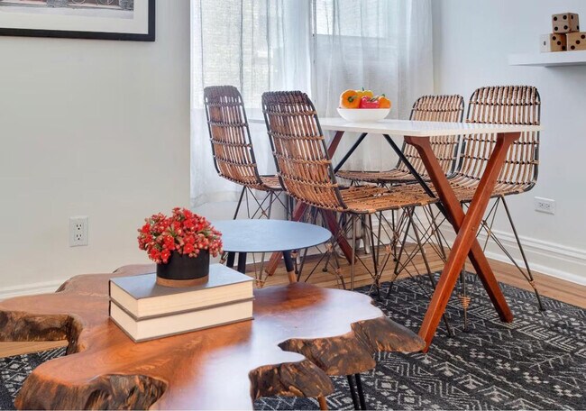 Foto del edificio - 230 E 10th St